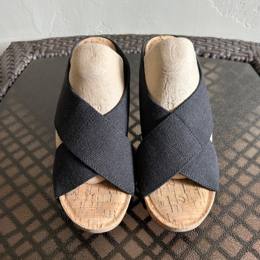 Lucky Brand Valmai Canvas Wedge Sandals Size 8M/38